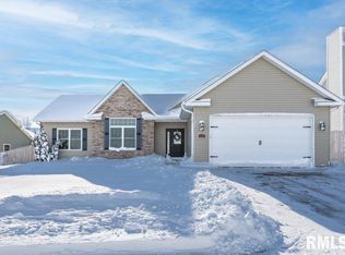 1257 W 63rd St, Davenport, IA 52806