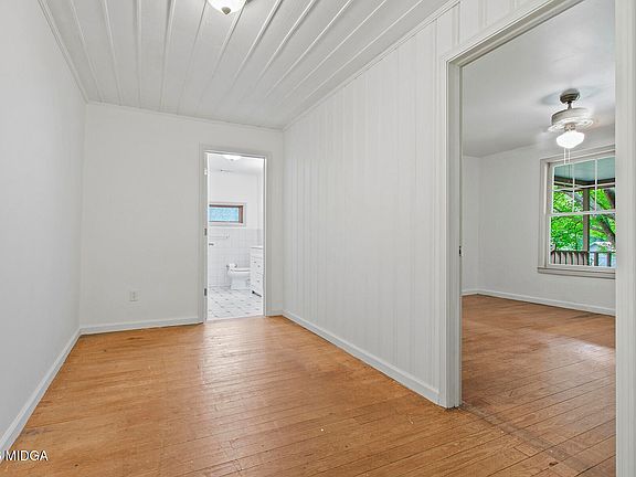 4th image of 1068 Lamar Rd