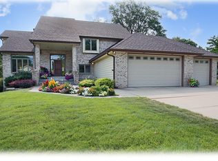 8438 Shadow Creek Dr, Maple Grove, MN 55311