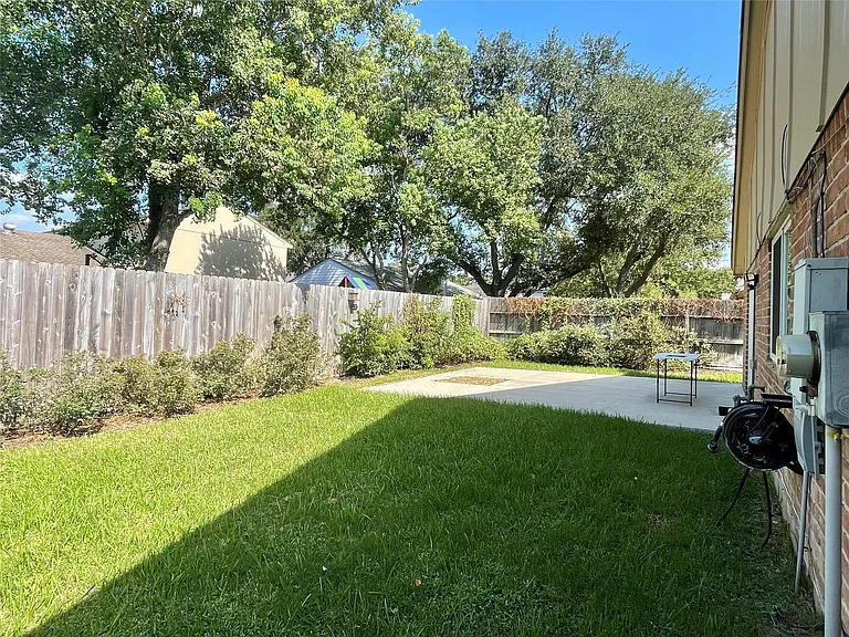3023 Sam Houston Dr — Photo 32