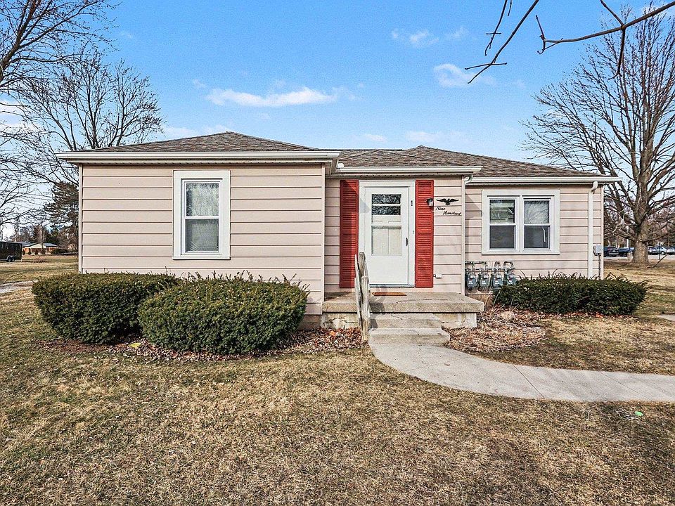 1st image of 900 Mulholland St