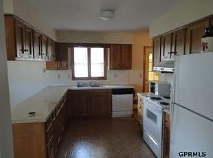 2nd image of 120 N Elm St