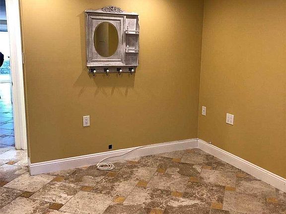 3rd image of 164-37 98th St Floor 1