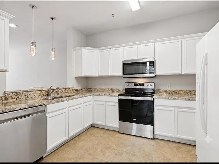 2316 Stoneleigh Pl — Photo 6