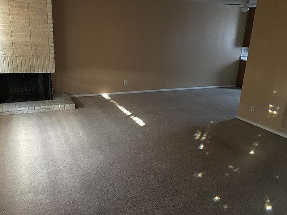 Huge Living Room w Fireplace