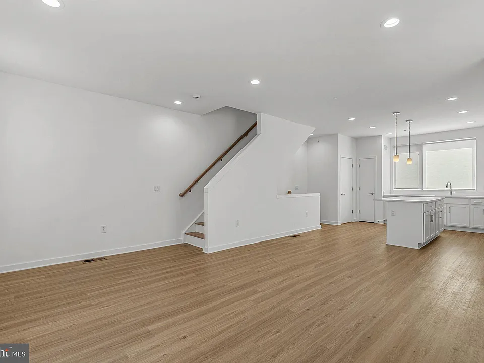 3000 Schirra Ln