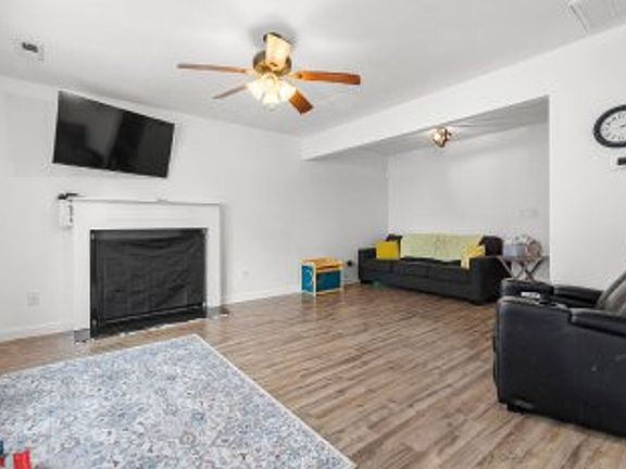3rd image of 116 Basswood Ct
