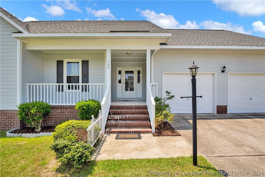4 bed, 2.0 bath, 1600 sqft, $1,850 — Photo 4