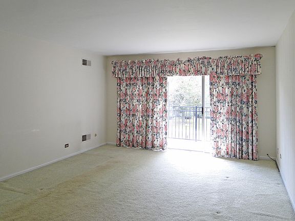 5th image of 5300 Carriageway Dr APT 210