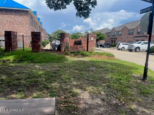 210 Armand Oaks, Ocean Springs, MS 39564