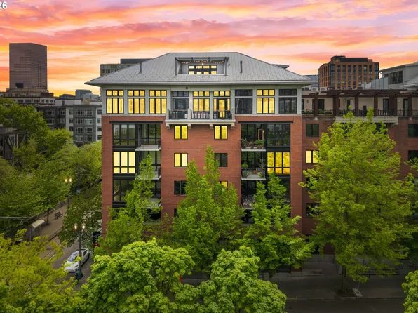 1030 NW Johnson St APT 523, Portland, OR 97209