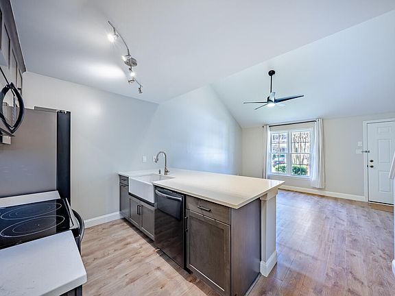5th image of 705 Gatehouse Ln
