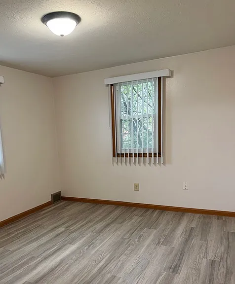323 Hall Ave — Photo 11
