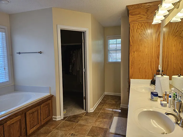 2947 Sylvan Way — Photo 21