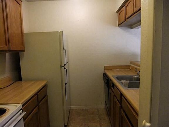 3rd image of 5604 Oregon Trl Ct