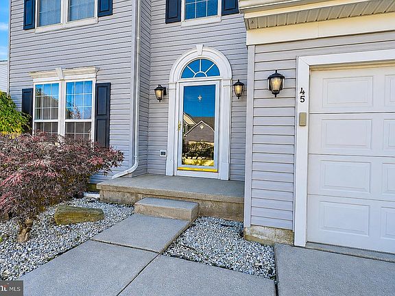 4th image of 45 Wood Lark Dr