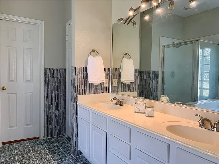 11218 Timbertree Ln — Photo 19