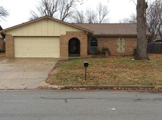 8213 S Peach Ave, Broken Arrow, OK 74011
