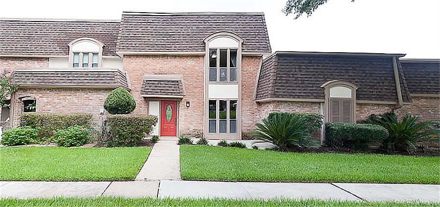 1st image of 2821 Camelot Ln