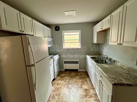 2nd image of 2739 Lafeuille Ave #2