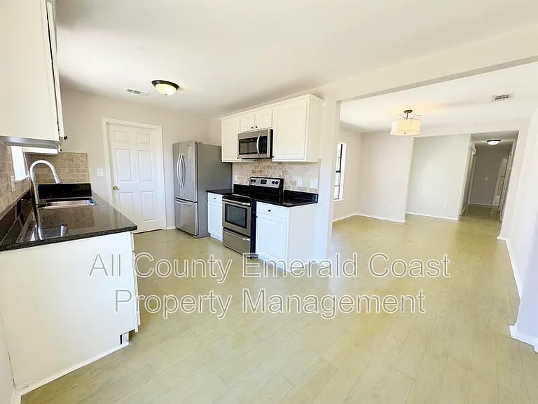 710 Swan Ln — Photo 11