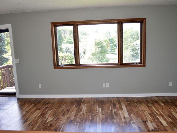 3rd image of 4084 Garden Ct