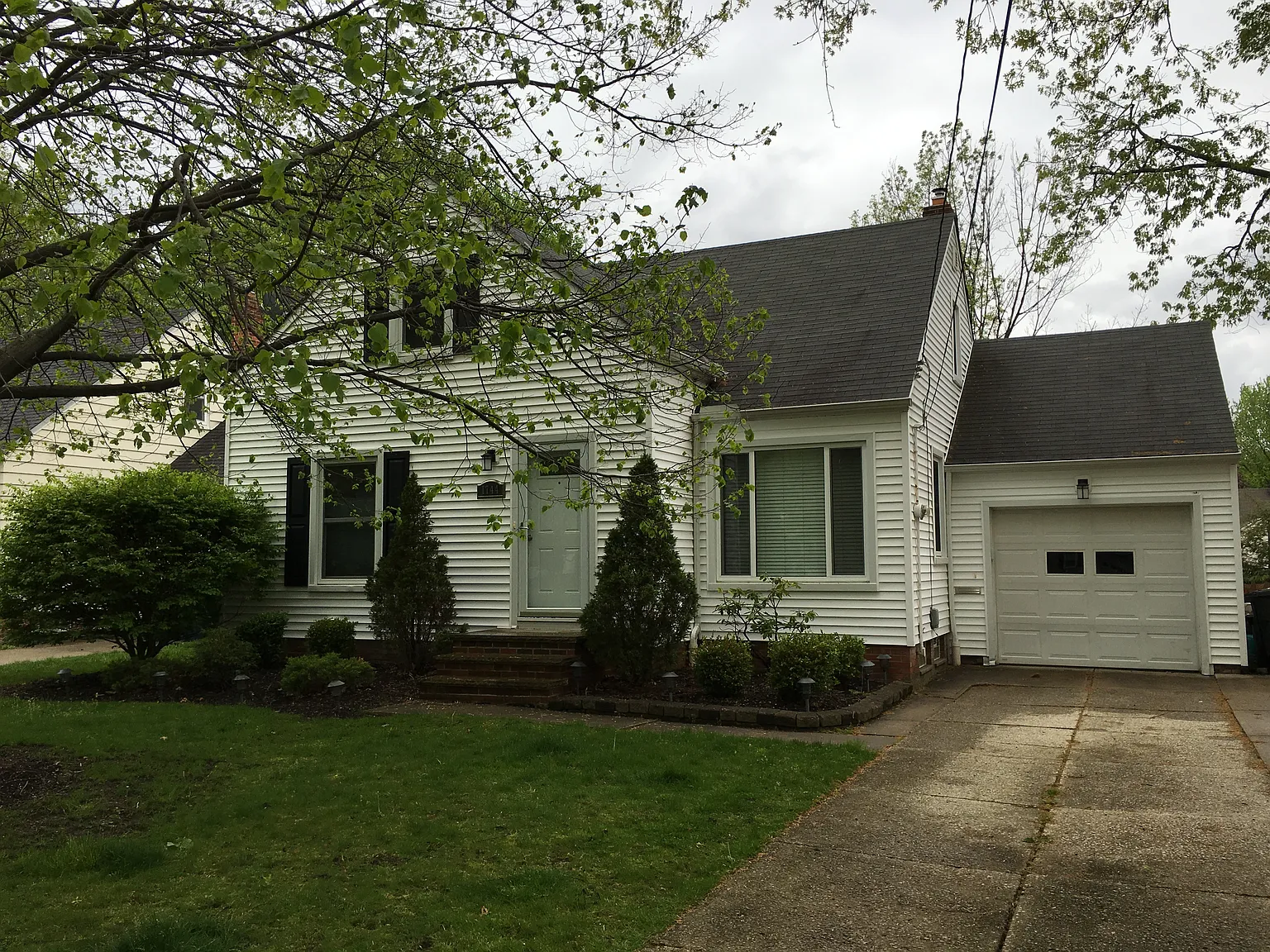 1744 Lyndhurst Rd photo 1