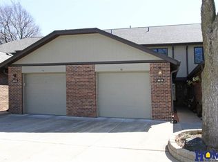 6619 Boxelder Dr, Lincoln, NE 68506