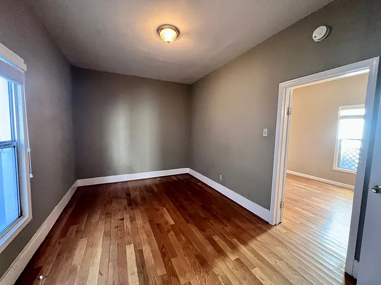 3209 Hannah St — Photo 11