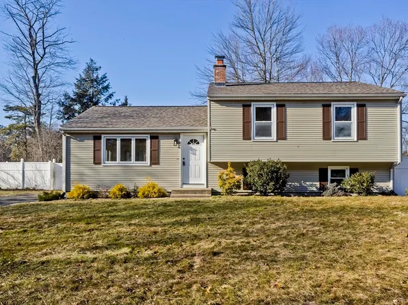 76 Paulk Ter, Springfield, MA 01128