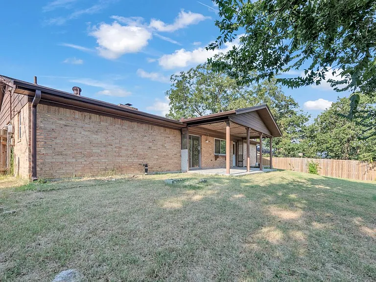 613 Manning Dr — Photo 9
