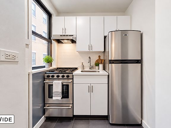 3rd image of 140 E 46th St APT 7M