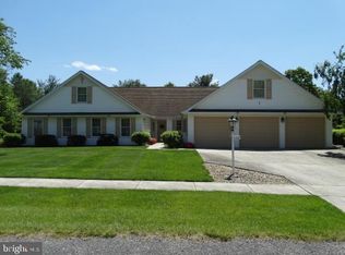 35 Derbyshire Dr, Carlisle, PA 17015