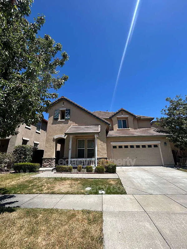 3 bed, 2.5 bath, 2246 sqft, $3,050 — Photo 1