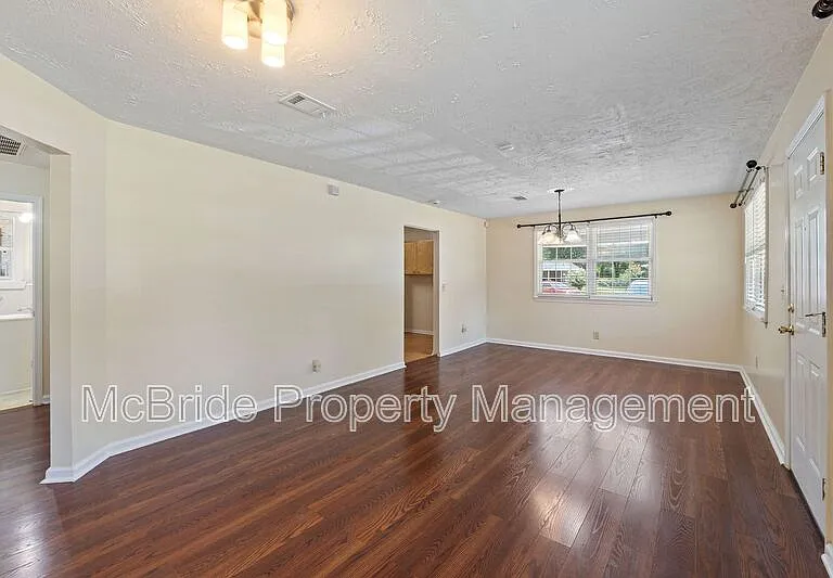 1739 Cornell Dr — Photo 6