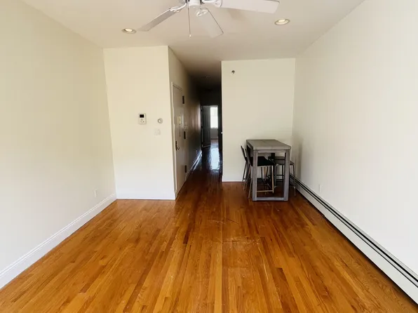 3079 32nd St APT 4R, Astoria, NY 11102