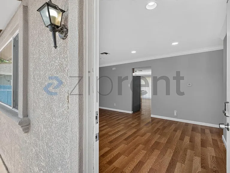 533 Don Carlos Ct — Photo 3