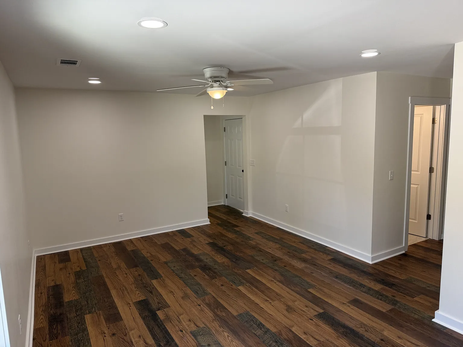 414 6th Street East - B2 — Photo 3