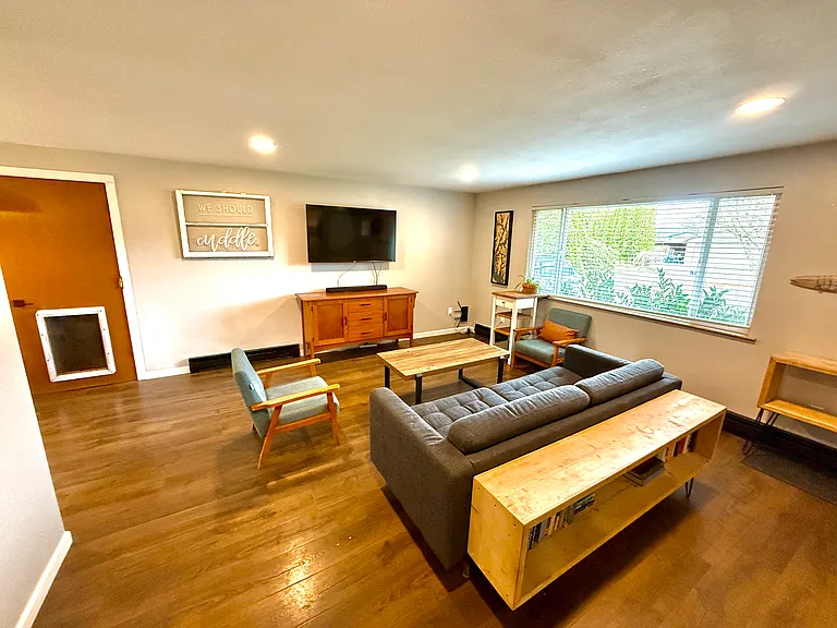 2185 Robyn Dr — Photo 4