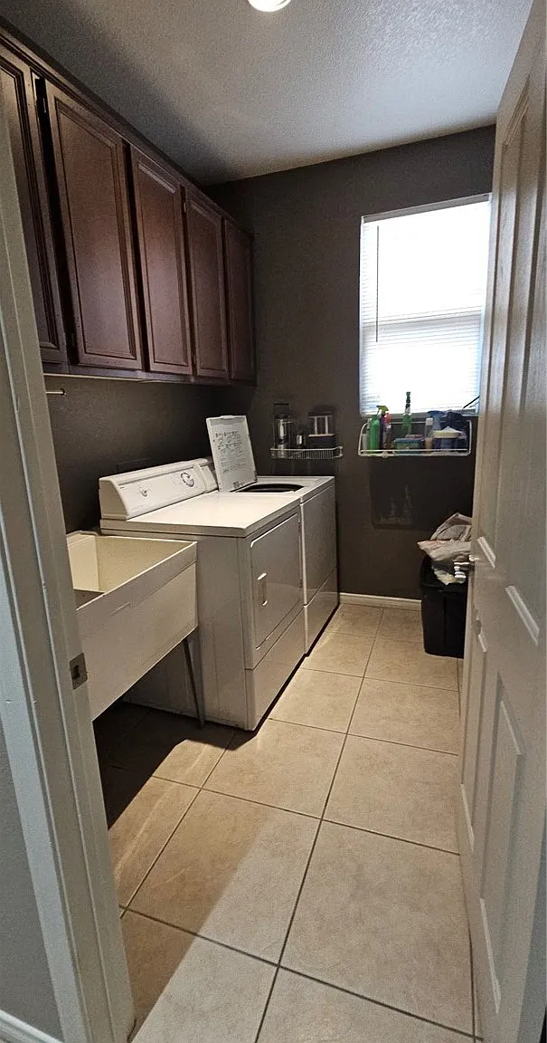 3 bed, 2.5 bath, 2072 sqft, $2,900 — Photo 2