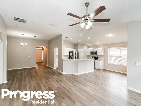 5th image of 1602 Elsa Dr