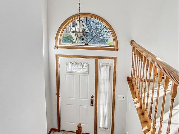 3rd image of 863 S Dwyer Ave