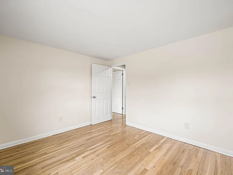 271 S Dillwyn Rd — Photo 2