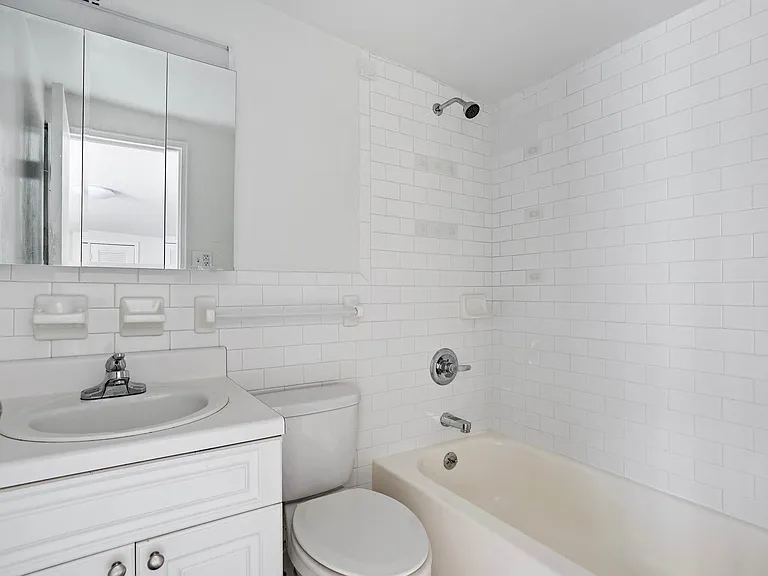 88 Fulton St #616 — Photo 6