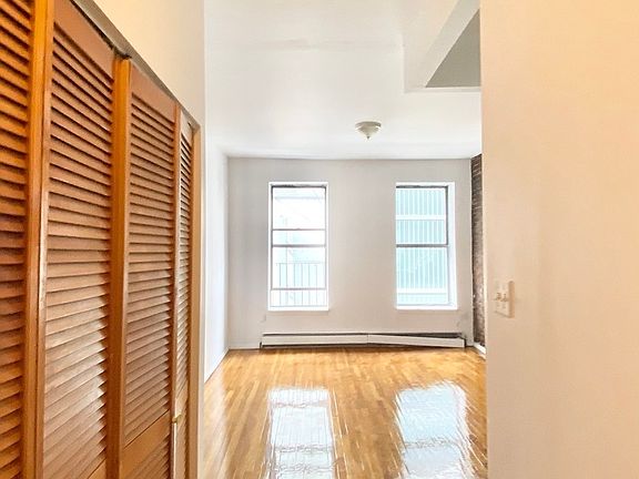 3rd image of 449 W 37th St #5FWW