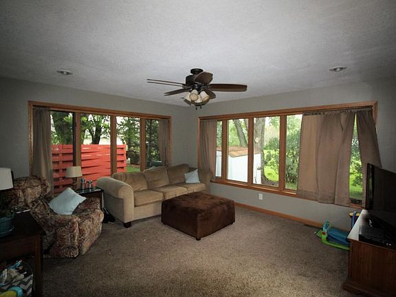 3rd image of 113 Shamrock Dr