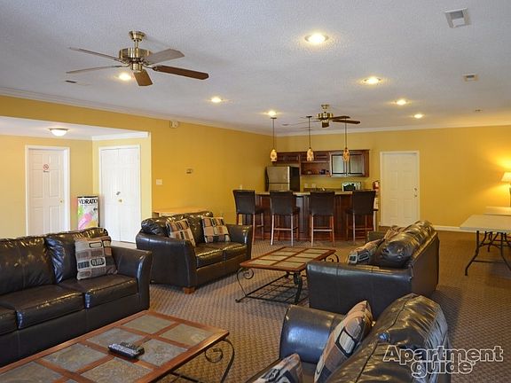 4th image of 1010 Foxcroft Ln