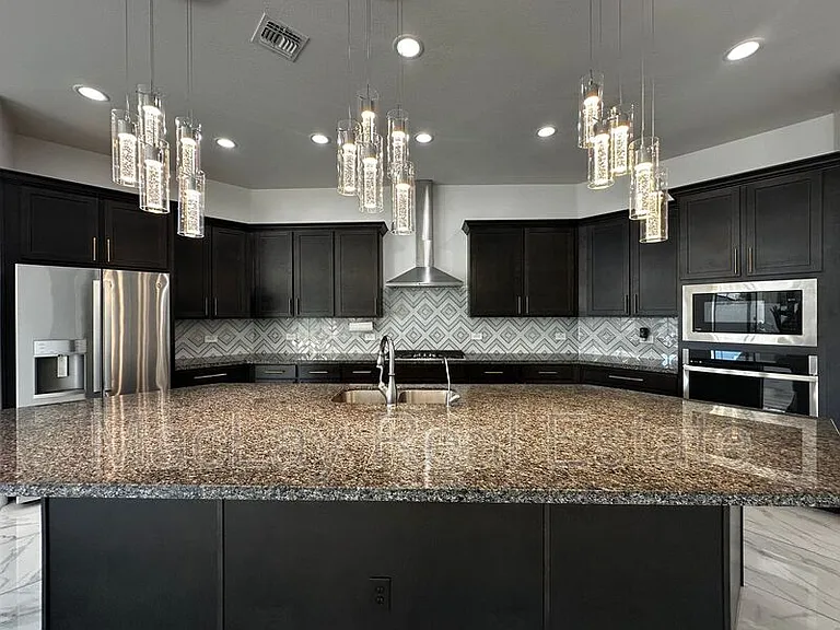 1979 W Lariat Ln — Photo 5