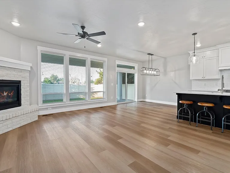 1911 W Wind Drift St — Photo 8