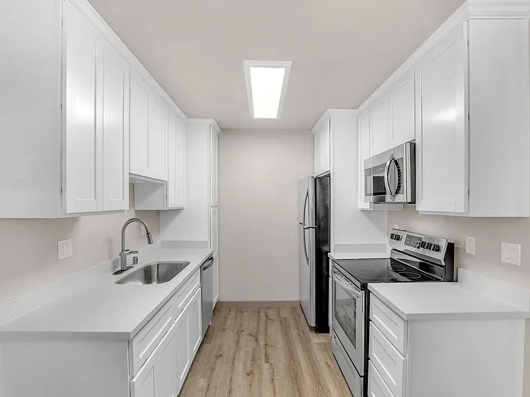 River Walk Apartments — Photo 8